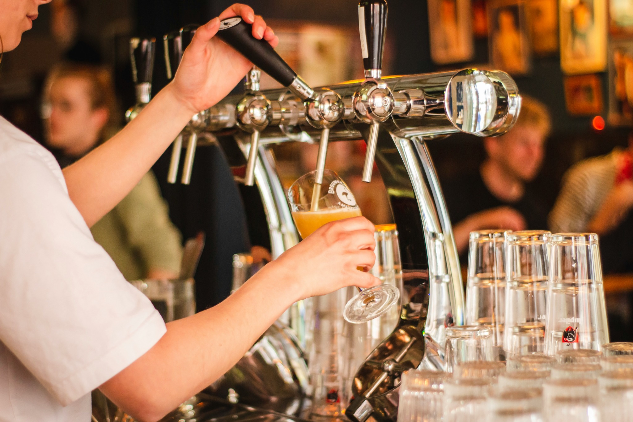 Draft Beer Systems Guide: Lines, Gas, Taps, Cleaning and Pour Quality
